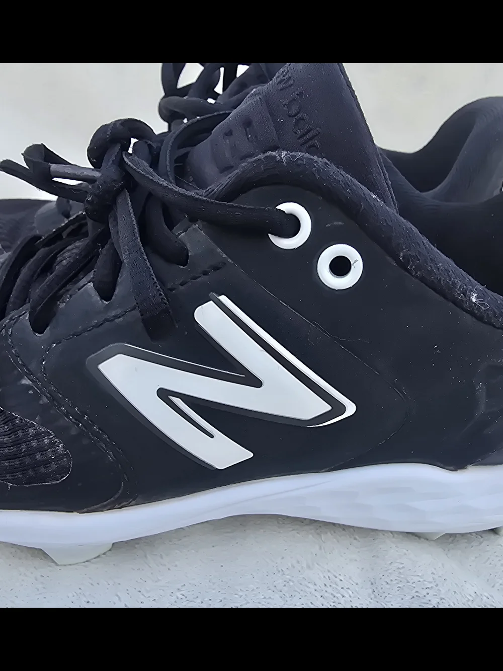 New Balance Unisex Fresh Foam Velo V3 Softball Baseball Cleats Black + White VGC